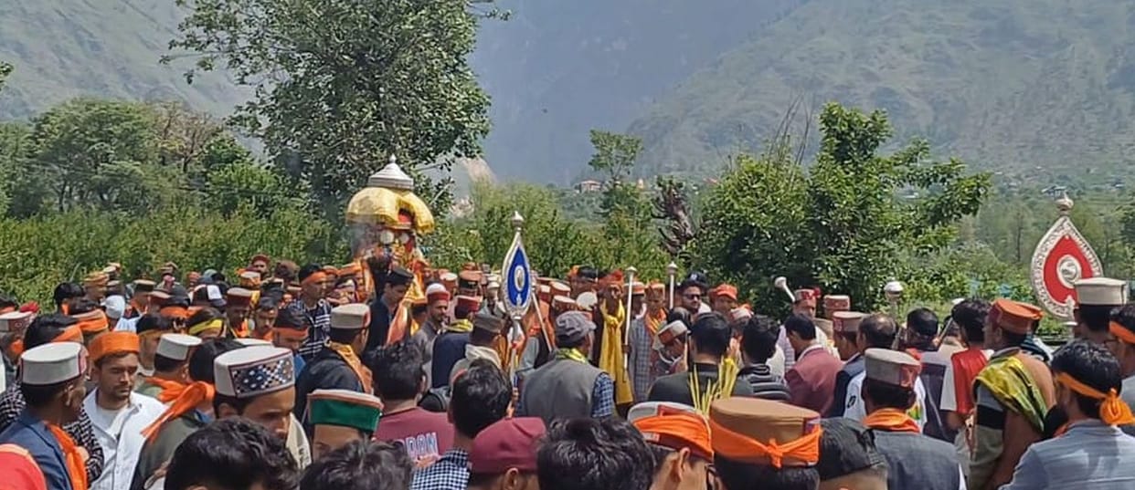 Dev Markandeya Rishi left for Pedcha after meeting his mother and brother.