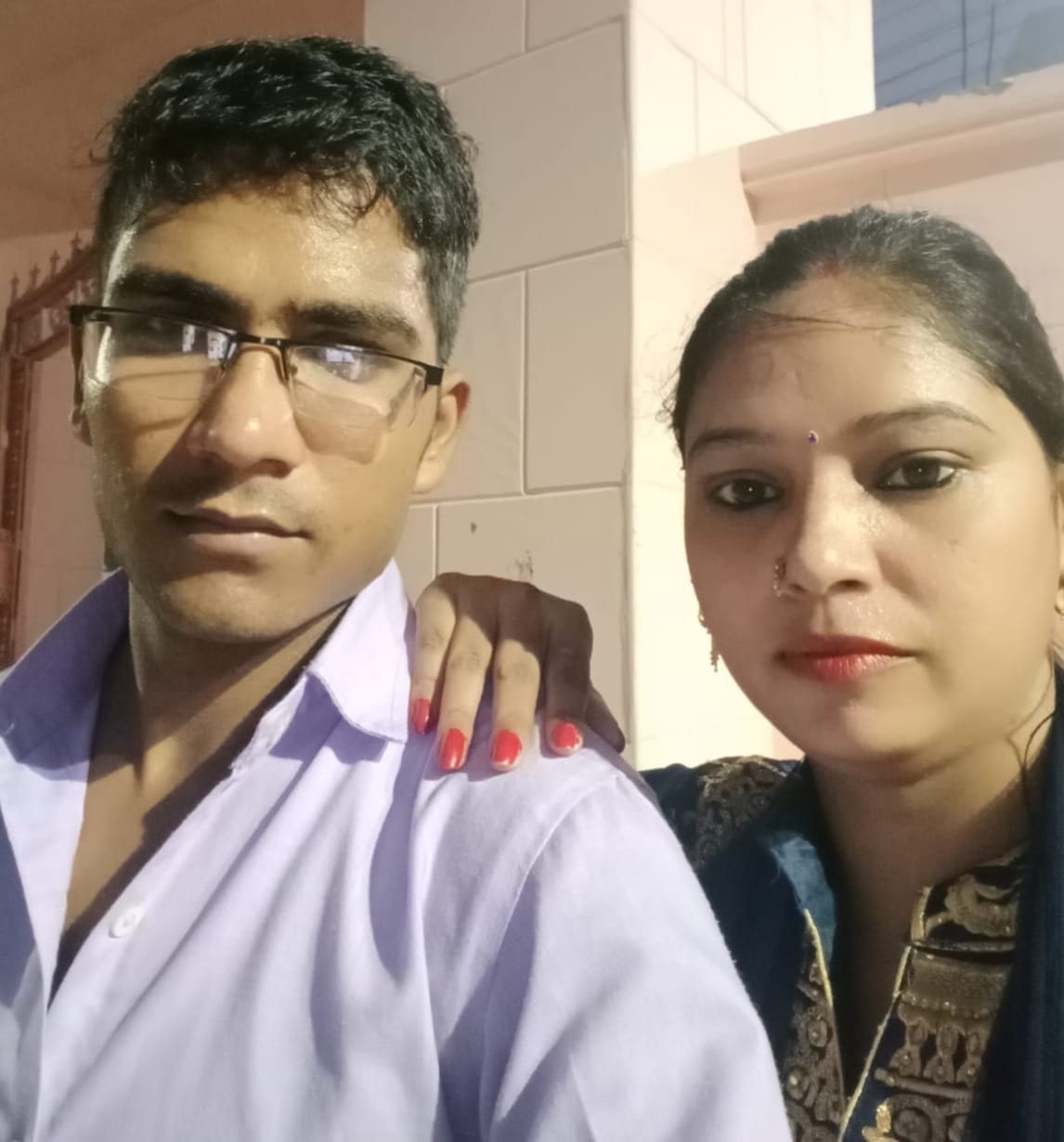 Bike riding couple dies in road accident