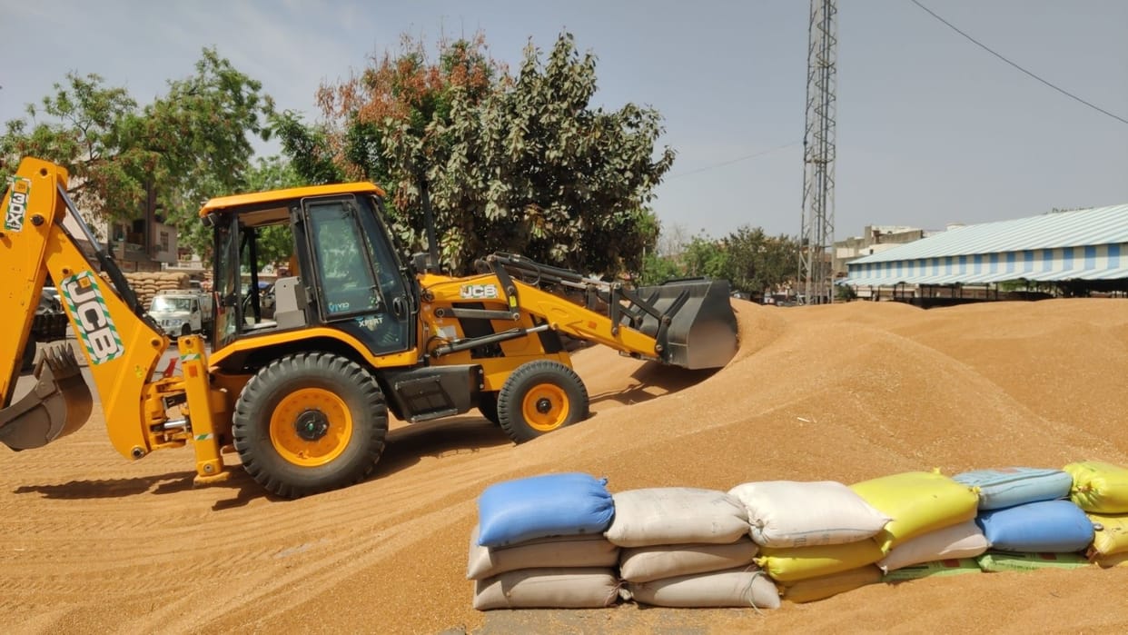 Arrival of 17,737 quintals of mustard from 931 farmers in the market of district headquarters, purchase of 8,500 quintals of mustard.