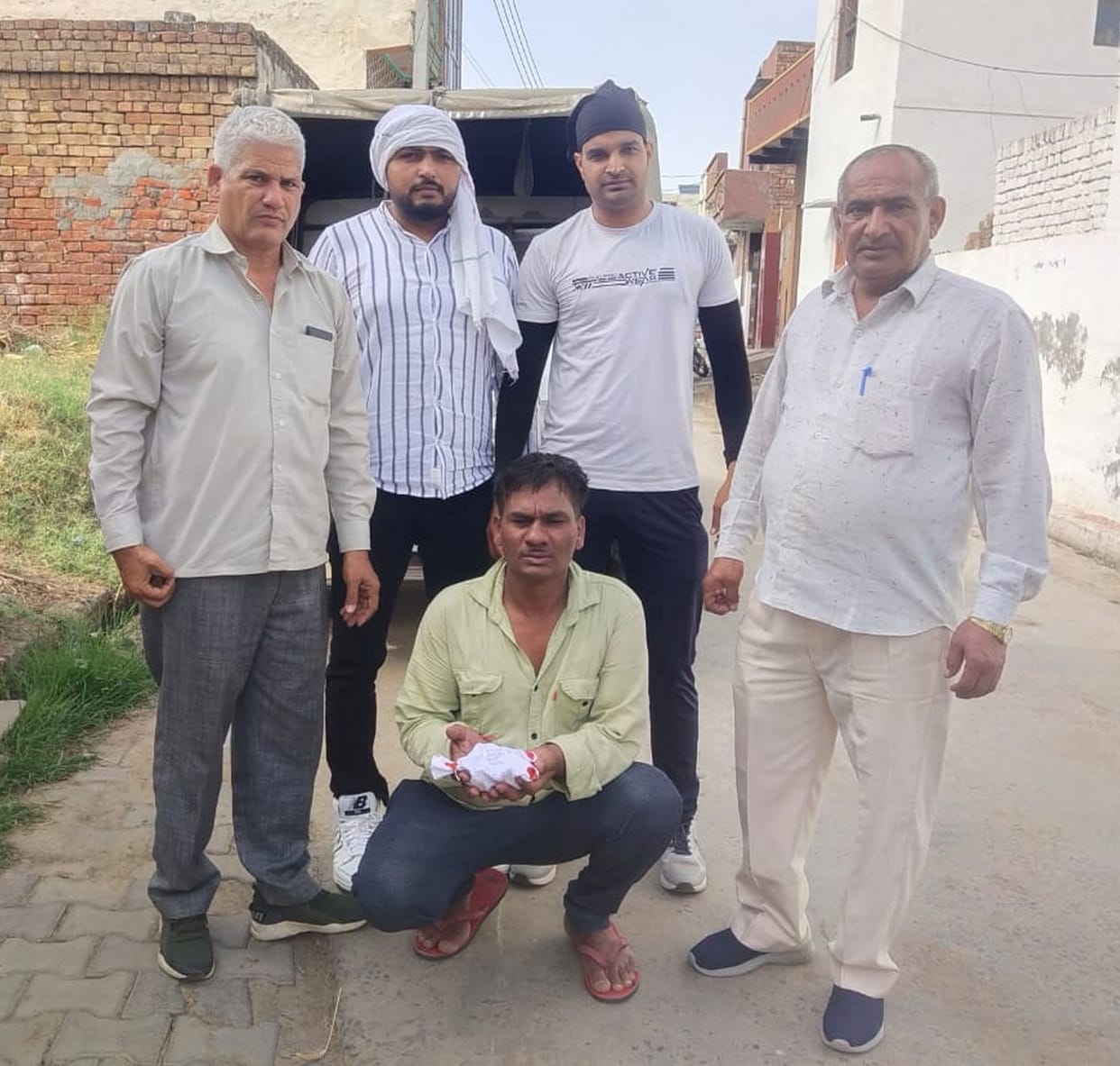 225 grams of hashish recovered from the accused