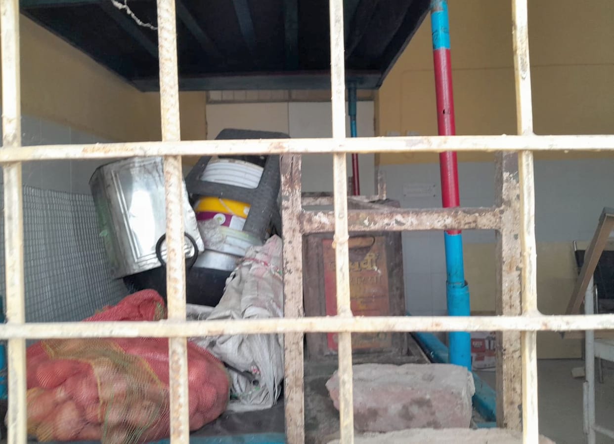 The post mortem house was converted into a garage, a chaat-pakoda cart was found standing in the room.