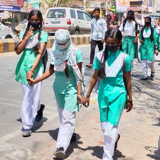 Bihar News : School timing in Patna changed due to hot weather news, patna dm order for upto high school