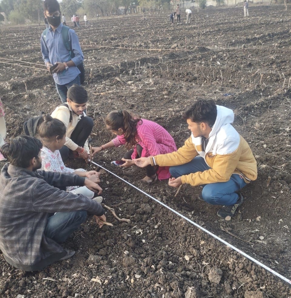 Ujjain News: Students of Vikram University are learning farming, Agriculture-Horticulture students