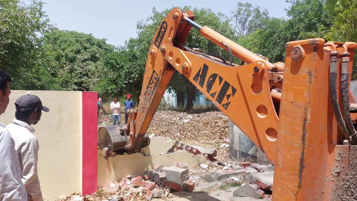 When the villagers boycotted the voting, the administration demolished the wall built on the road.