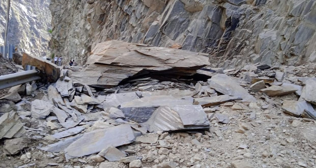 Debris dropped due to blasting, still Khadramukh-Holi road not opened