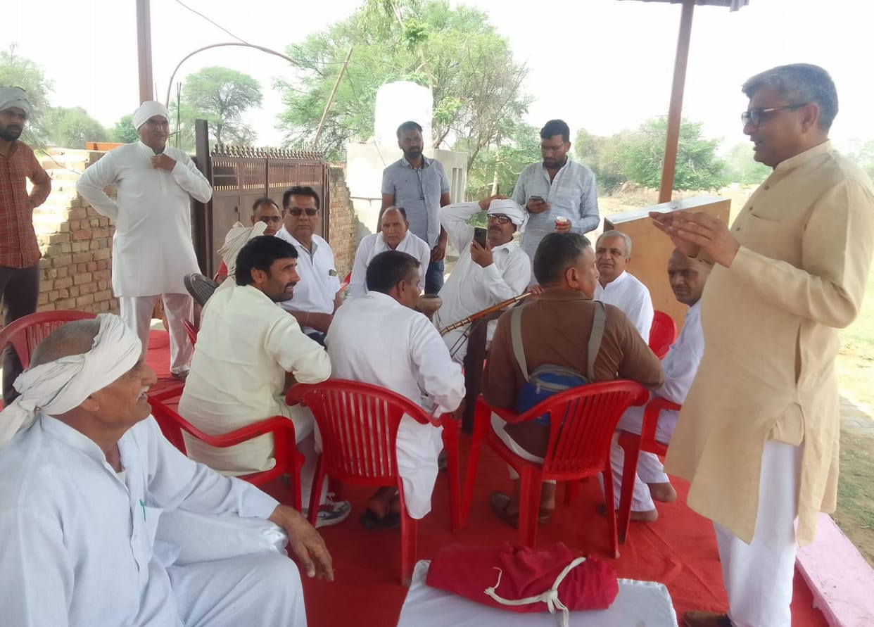 Voting message given by singing bhajan