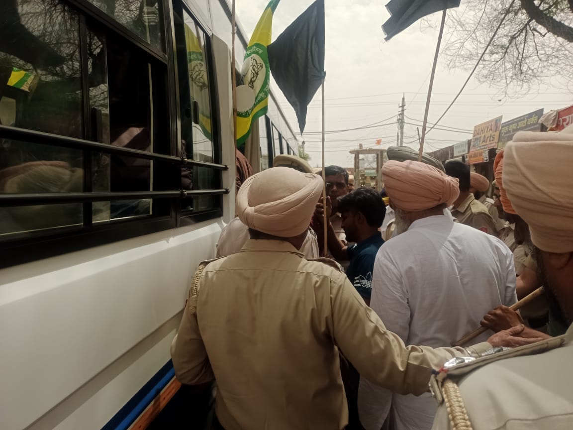 Farmer organizations again protested against BJP candidate Ashok Tanwar in Ratia