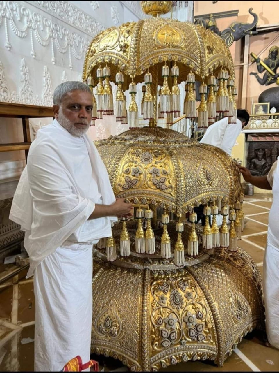 250 kg silver umbrella will be offered to Bade Baba of Kundalpur tomorrow