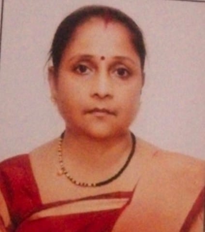 In Tendukheda, Damoh, a woman mistook the wedding procession bus for a passenger bus