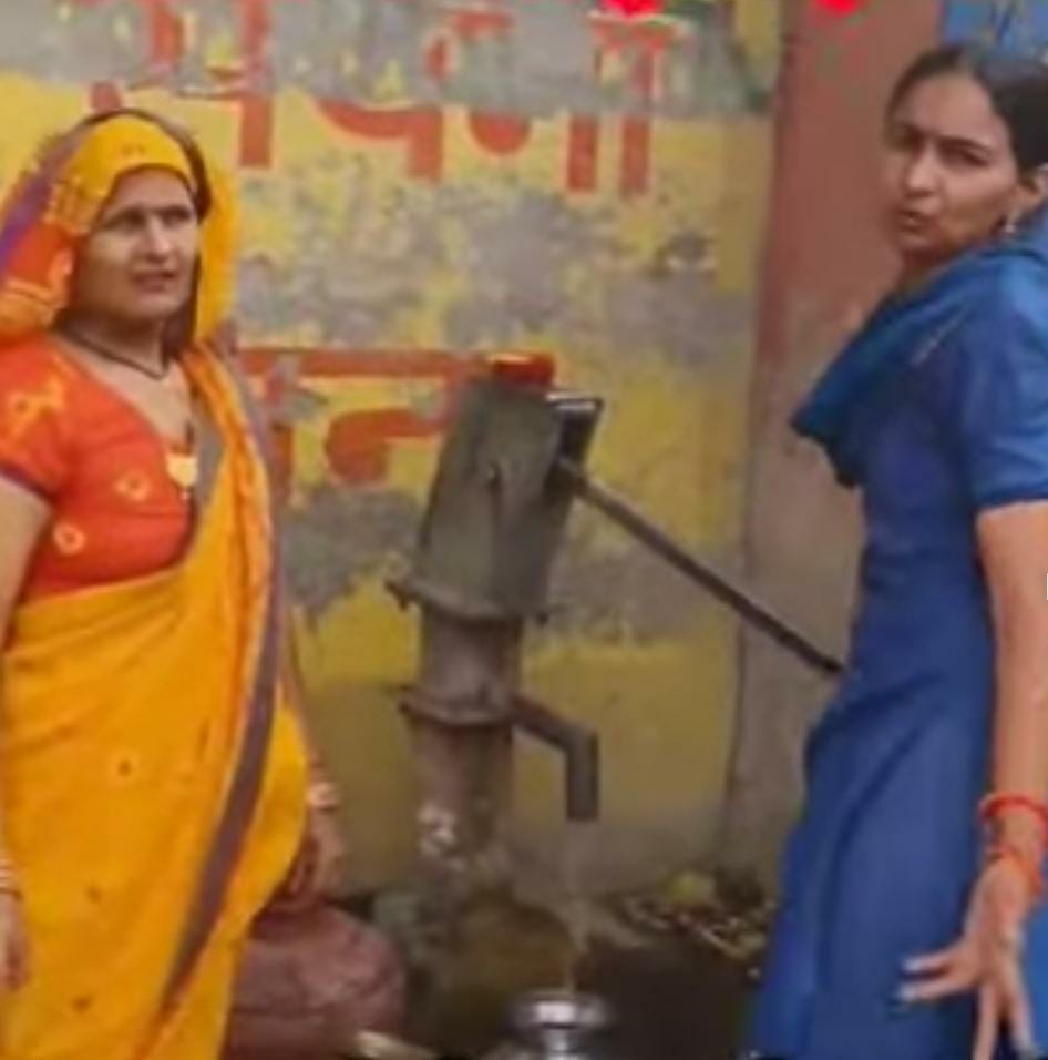 One lakh population of the city is troubled since 3 days due to water problem.
