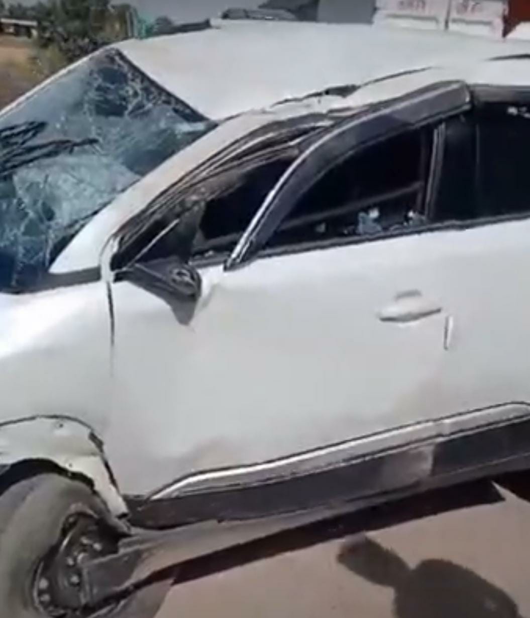Car collides with pillar due to tire burst