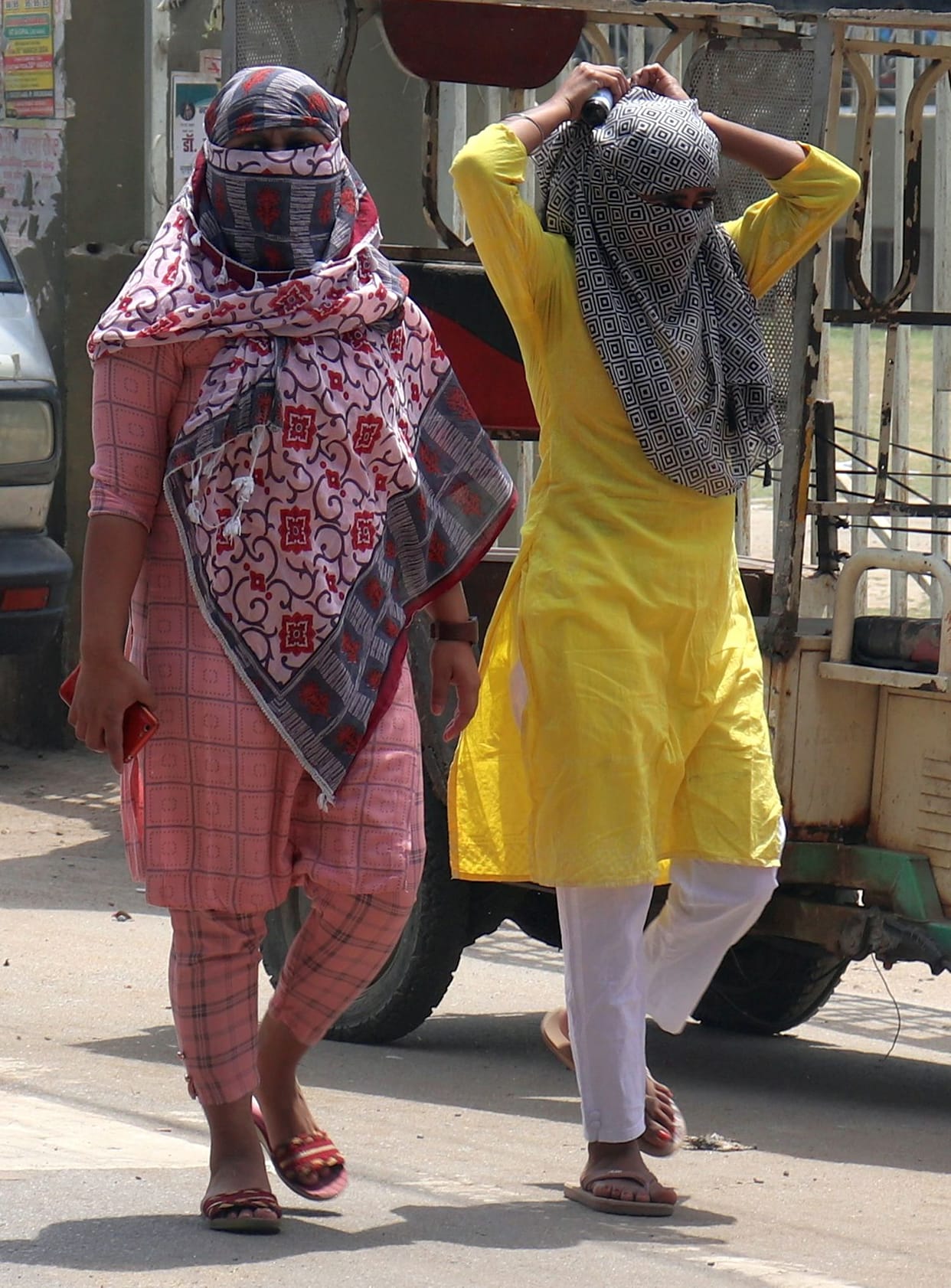 The mercury reached 39 degrees, the strong sun made us miserable.