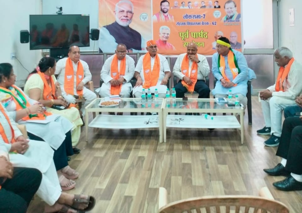 Eight former councilors did not attend the BJP meeting called for election duty.