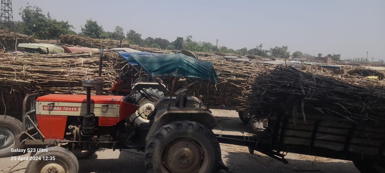 Farmers enraged by stoppage of weighing in Sarju sugar mill sit on strike
