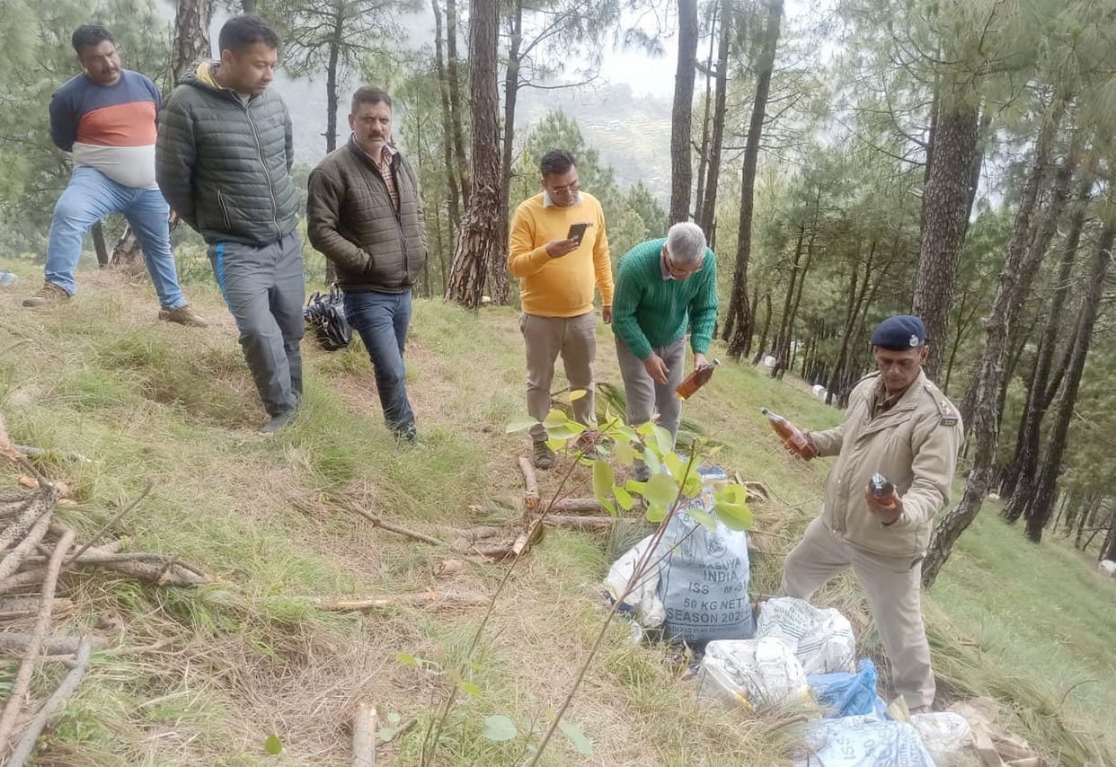 Police caught 48 boxes of illegal liquor from Chamba and Dalhousie