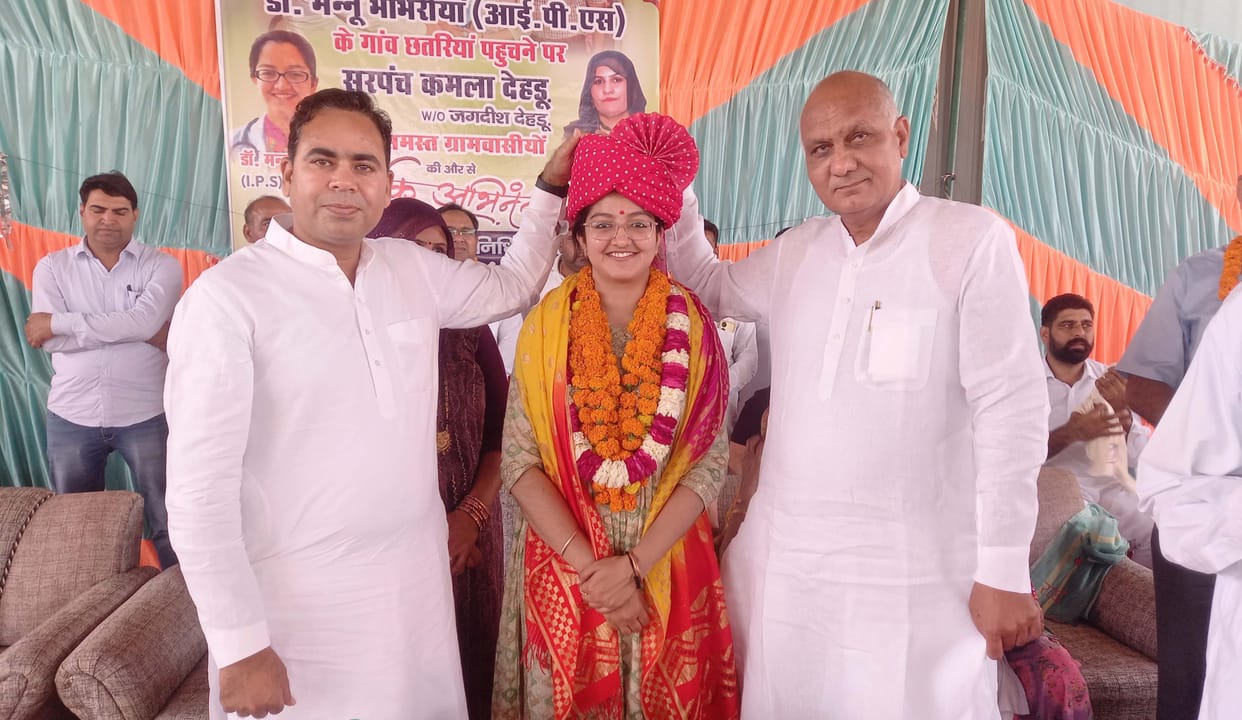 Dr. Manu, who passed UPSC, was welcomed with flowers in her native village Chhatriyan, said - Children are like buds, let them blossom with education.