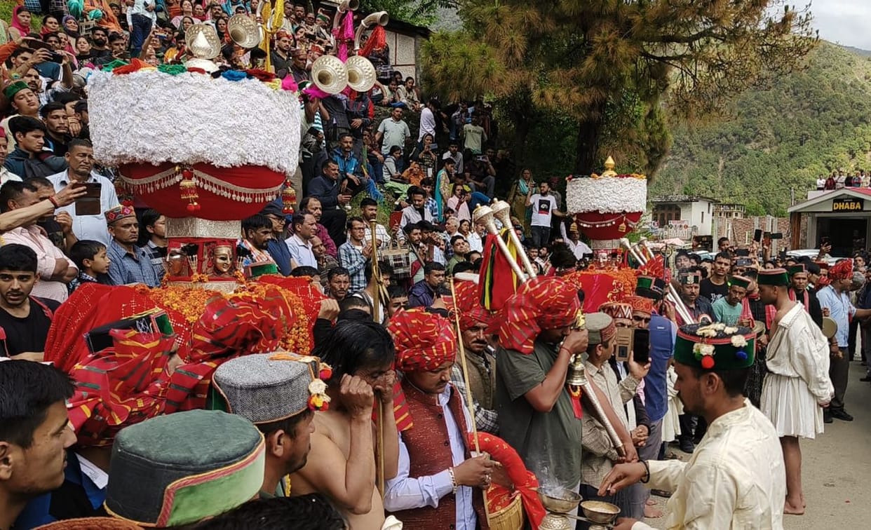 Crowds gathered to see the amazing feat of the Gods and Goddesses