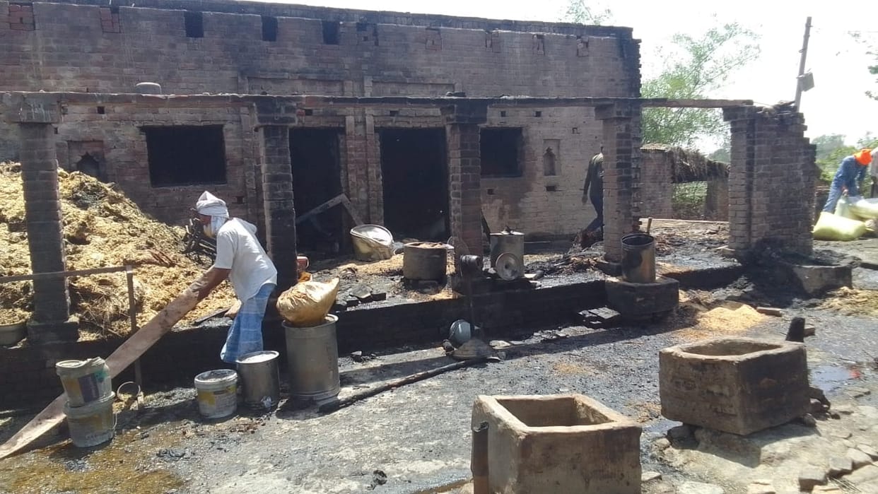 Fire wreaks havoc... more than 100 bigha wheat crop reduced to ashes