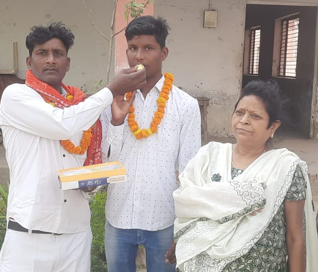 Rose and Vivek of Amethi shine in merit