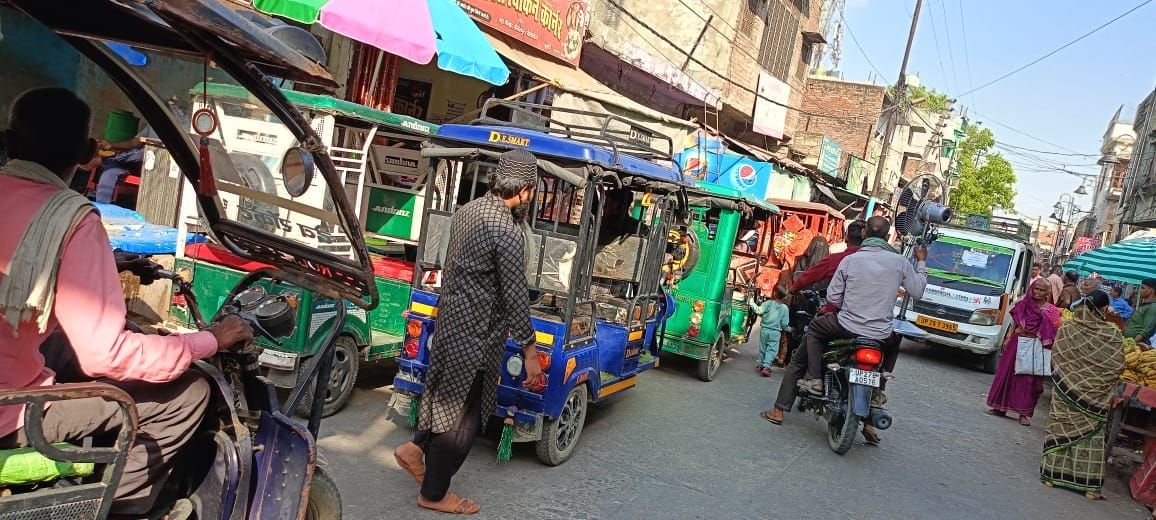 There is often jam at the big intersection of Bisalpur.