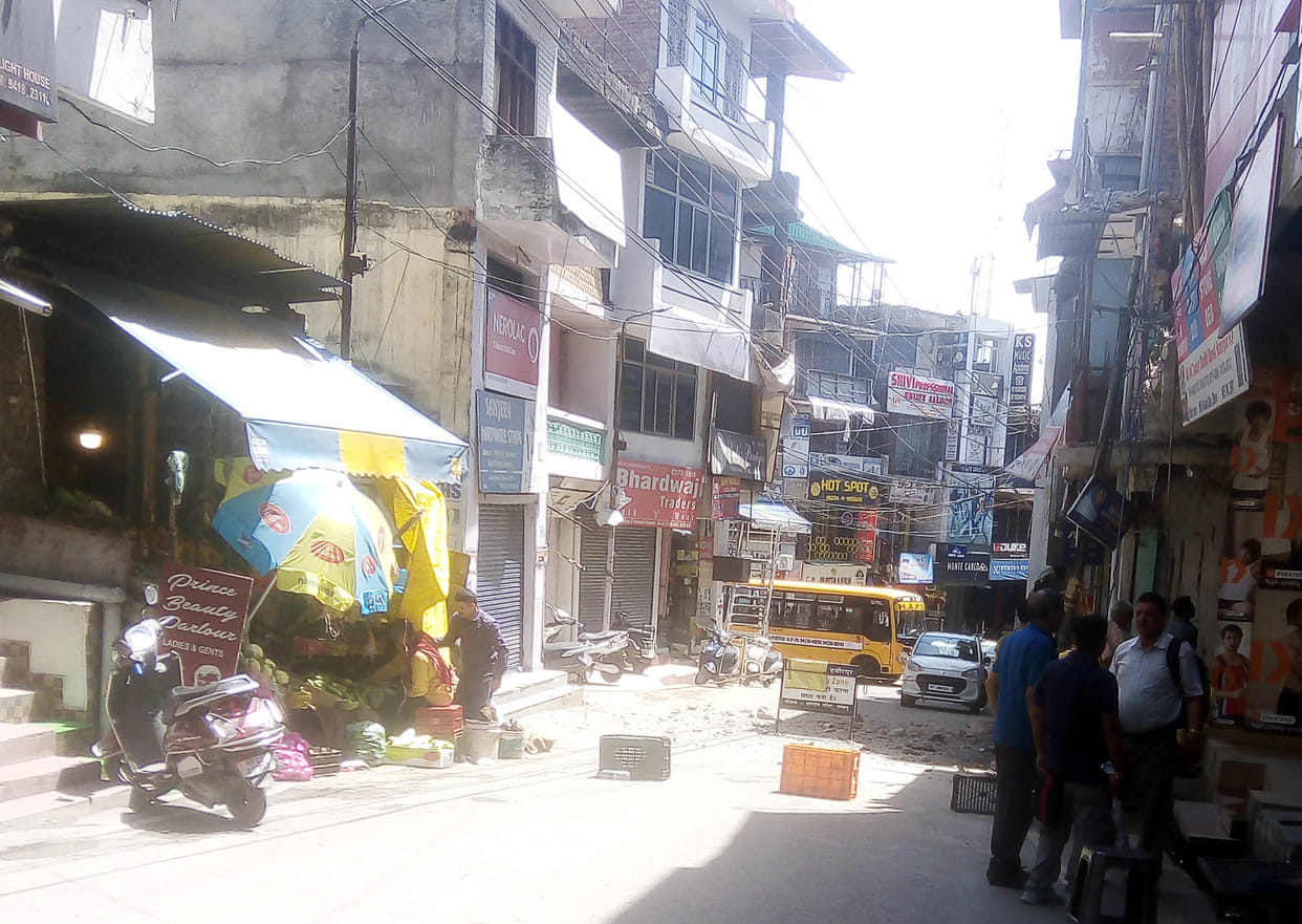 Road at Gandhi Chowk closed without permission, police opened it