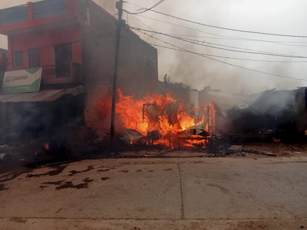 Fire broke out in six shops, fire brigade arrived two hours after information