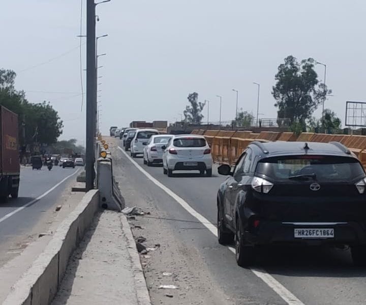 Relief: Barrier removed after two and a quarter months, Delhi traffic becomes easier