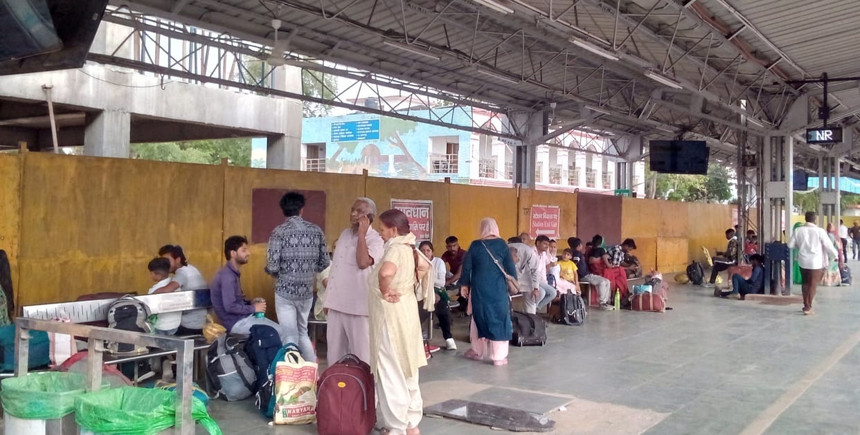 Farmers movement: 11 trains including Delhi Superfast canceled and route of 10 changed