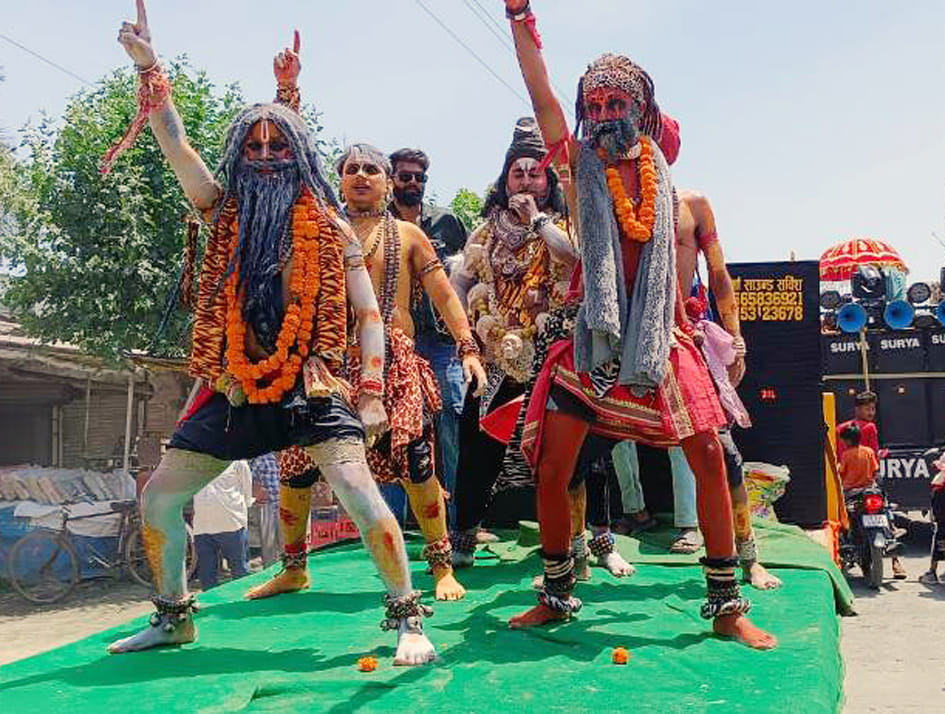 Slogans of Jai Shri Ram echoed in the procession, the tableaux captivated