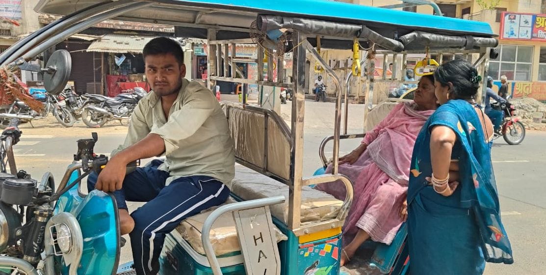 If you sit on an auto, ask for the fare, your pocket may be cut.