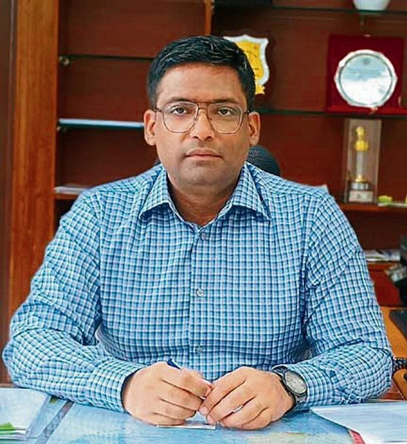 It is necessary to have name in the list for voting: DC