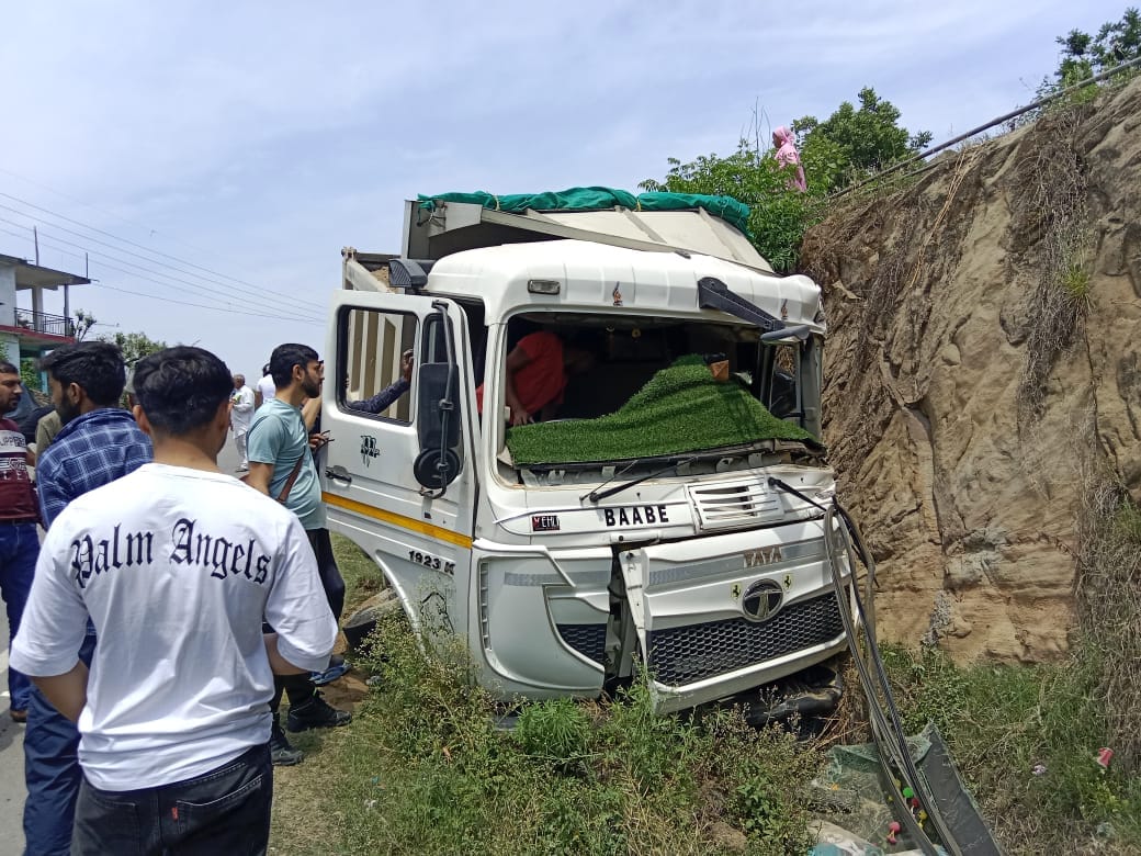 Tipper filled with sand becomes victim of accident in Dadhol