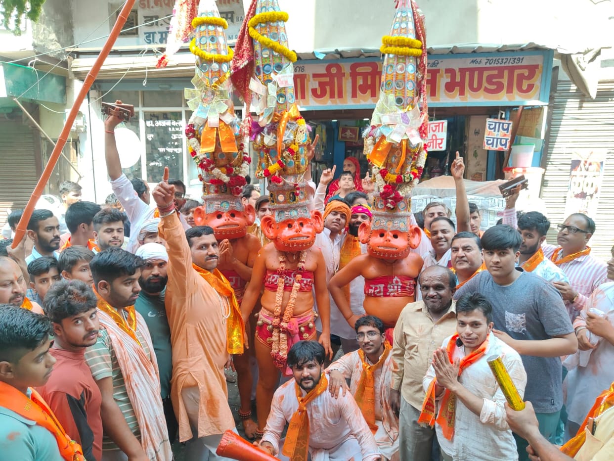 Hanuman Jayanti celebrated by cutting cake