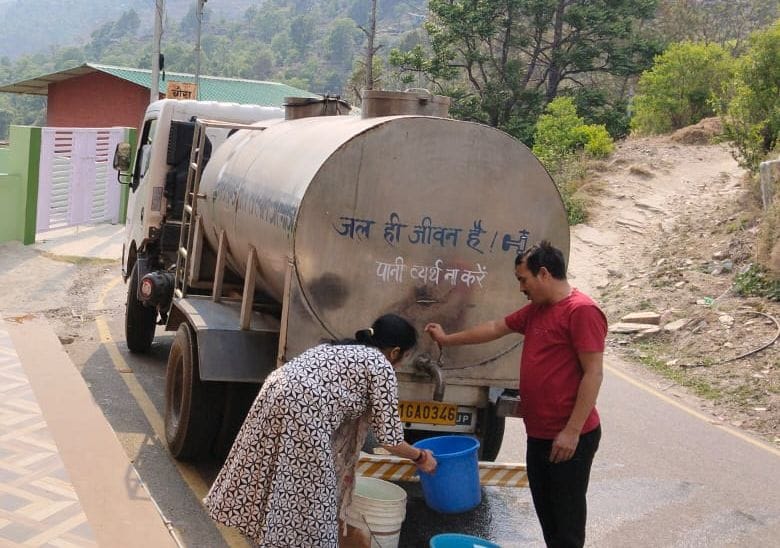 More than eight thousand people are troubled due to stoppage of water supply