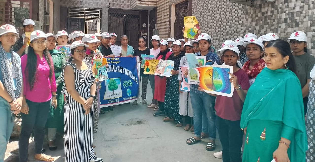 Aarti stood first in slogan writing