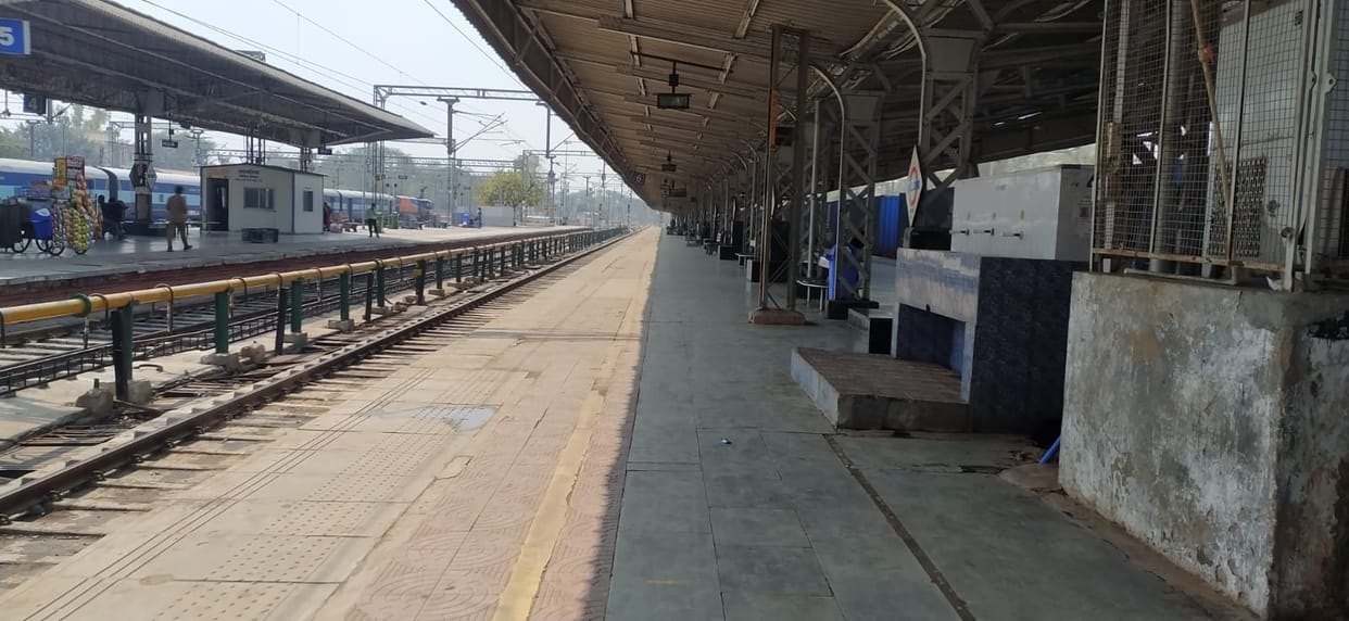 Minor forced to sweep at the station, station master said how will cleaning be done if sweeper is not present