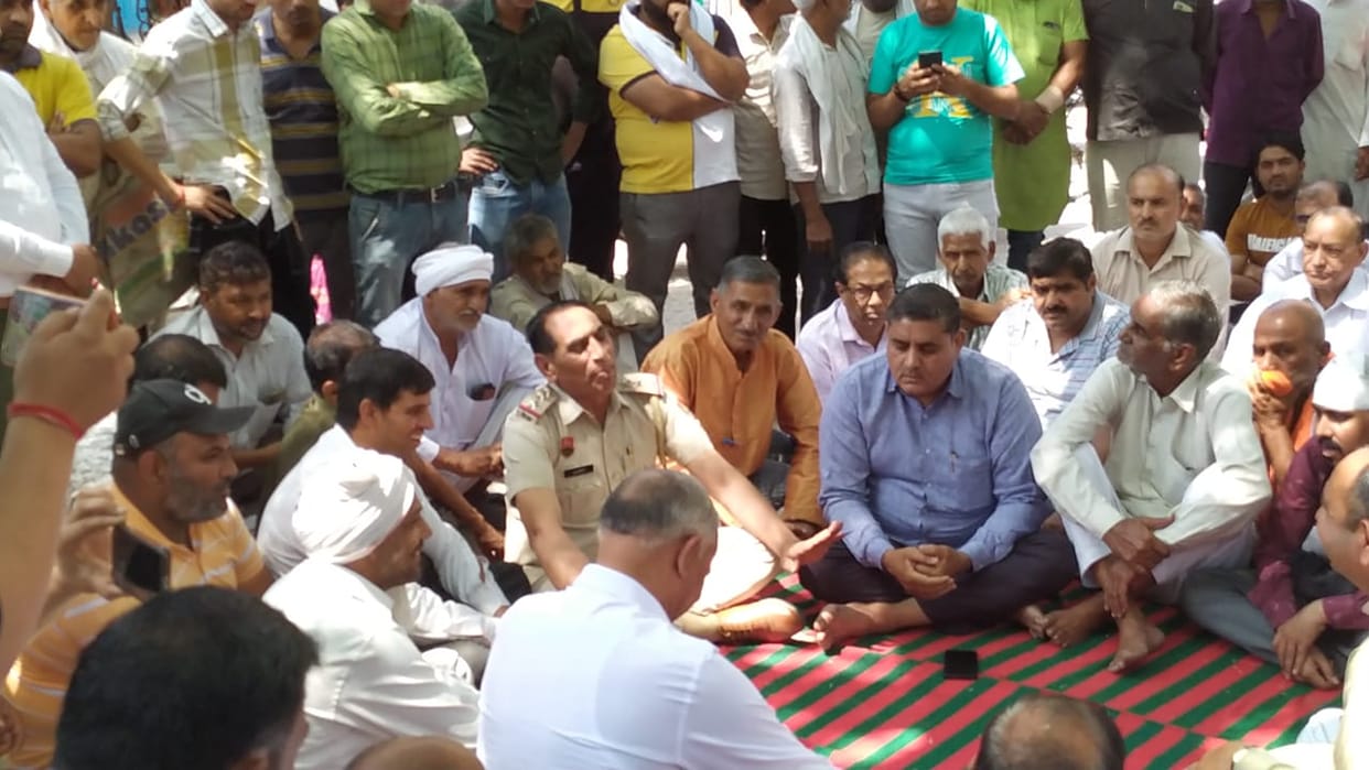 Money transfer shopkeeper robbed, people protested