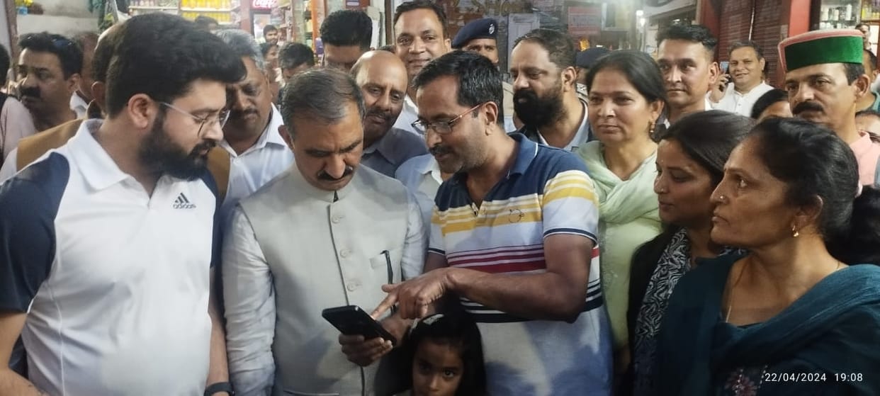 Felt the pulse of workers during the day, CM Sukhu went on foot march in the evening