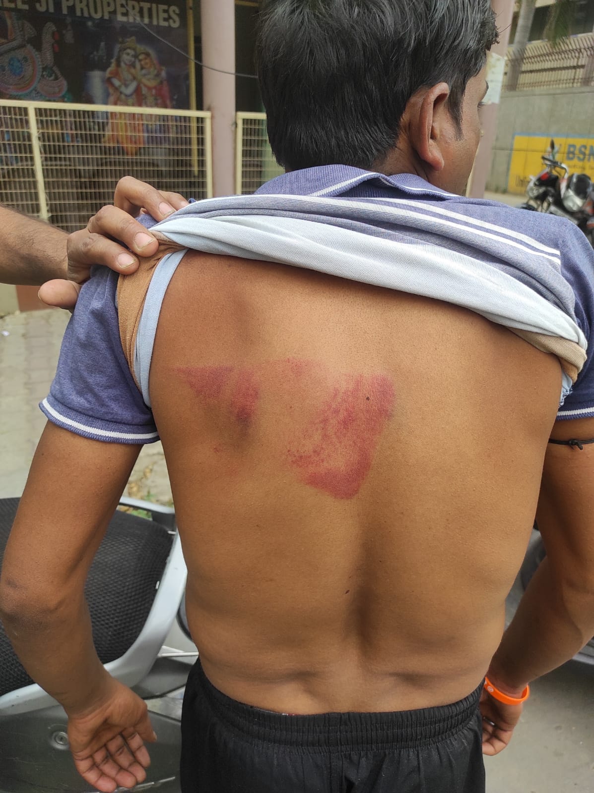 Police beat up four youths, police station also got cleaned