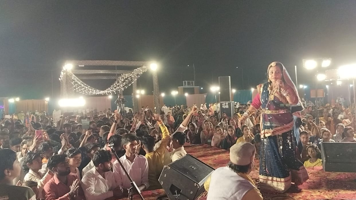 Devotees became emotional on the hymns of Khatu Shyam