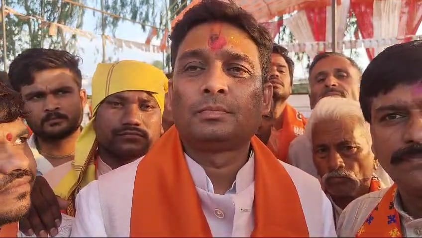 Rahul Singh Lodhi called Jitu Patwari an impostor riding a bicycle