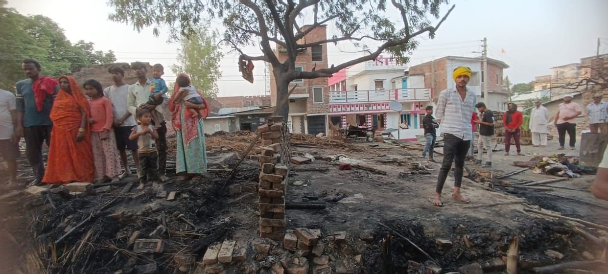 Three year old girl burnt due to fire in hut, died in hospital