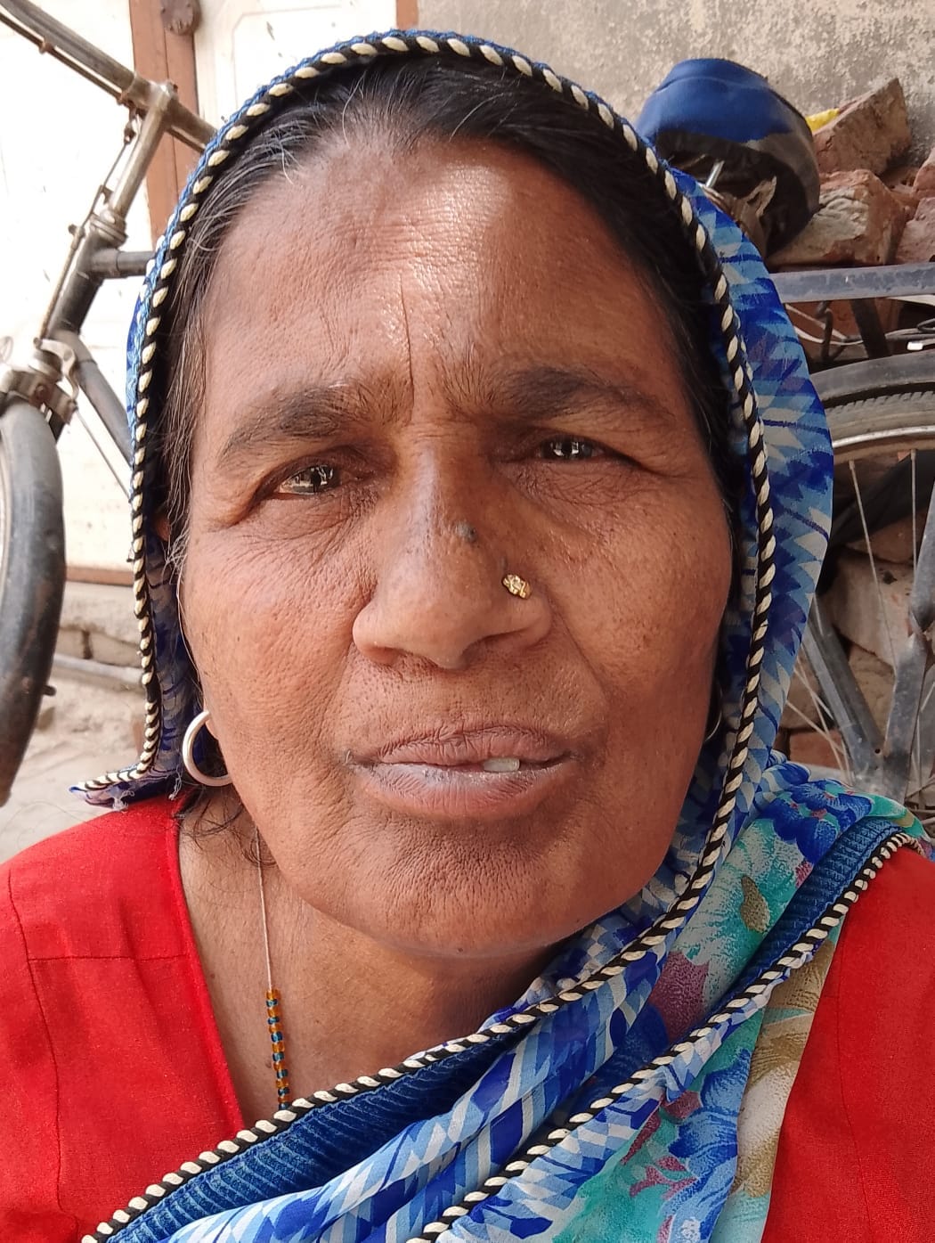Water shortage in Mohalla Bamboo, women forced to bring water on their heads