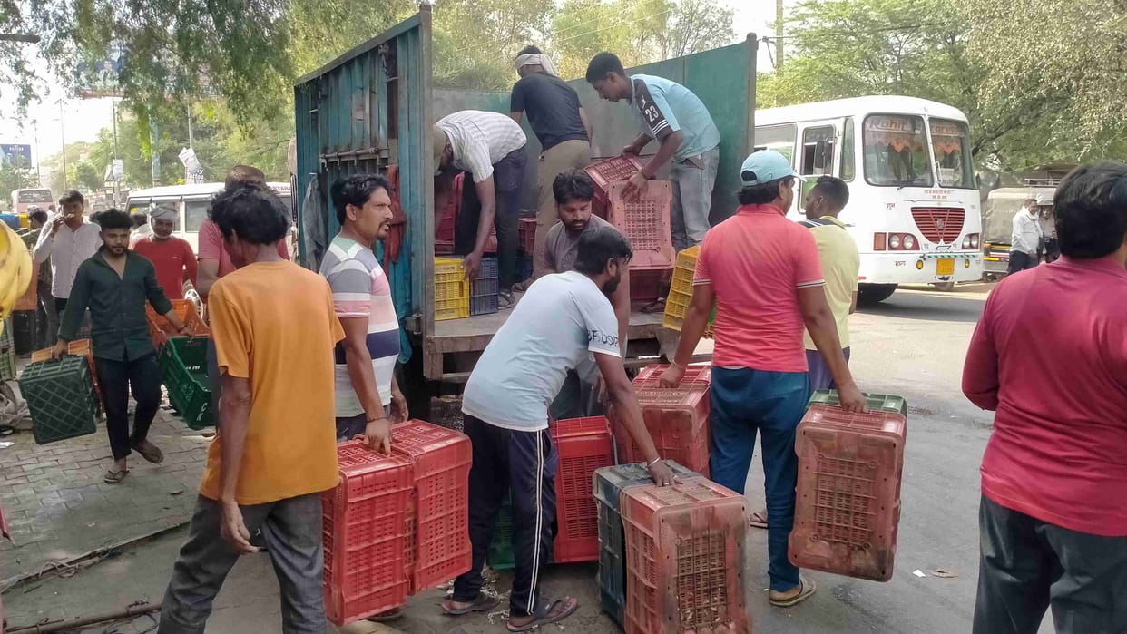Municipality launched encroachment removal campaign in front of bus stand, clashes with street vendors