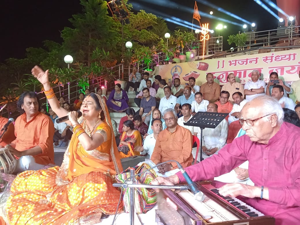 Hanuman Janmotsav: Devotees dance to the hymns of folk singer Malini Awasthi