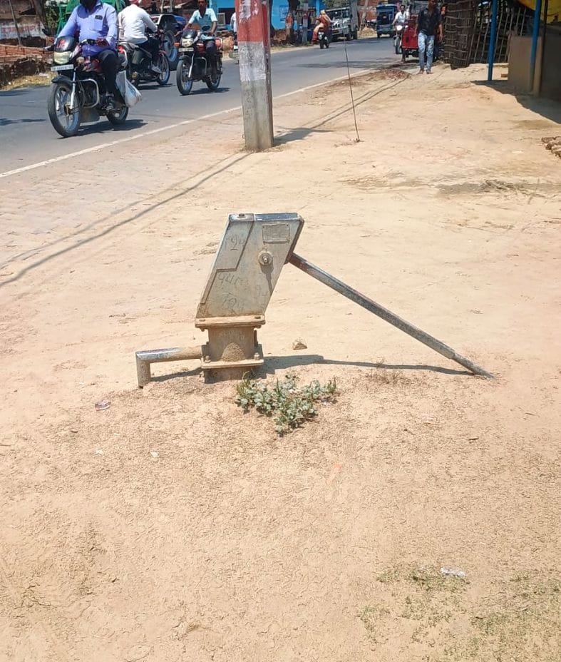 No one is taking care of broken hand pumps
