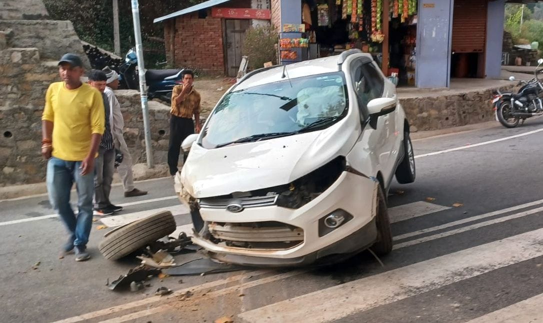 Car accident in Maneshwar, teacher injured