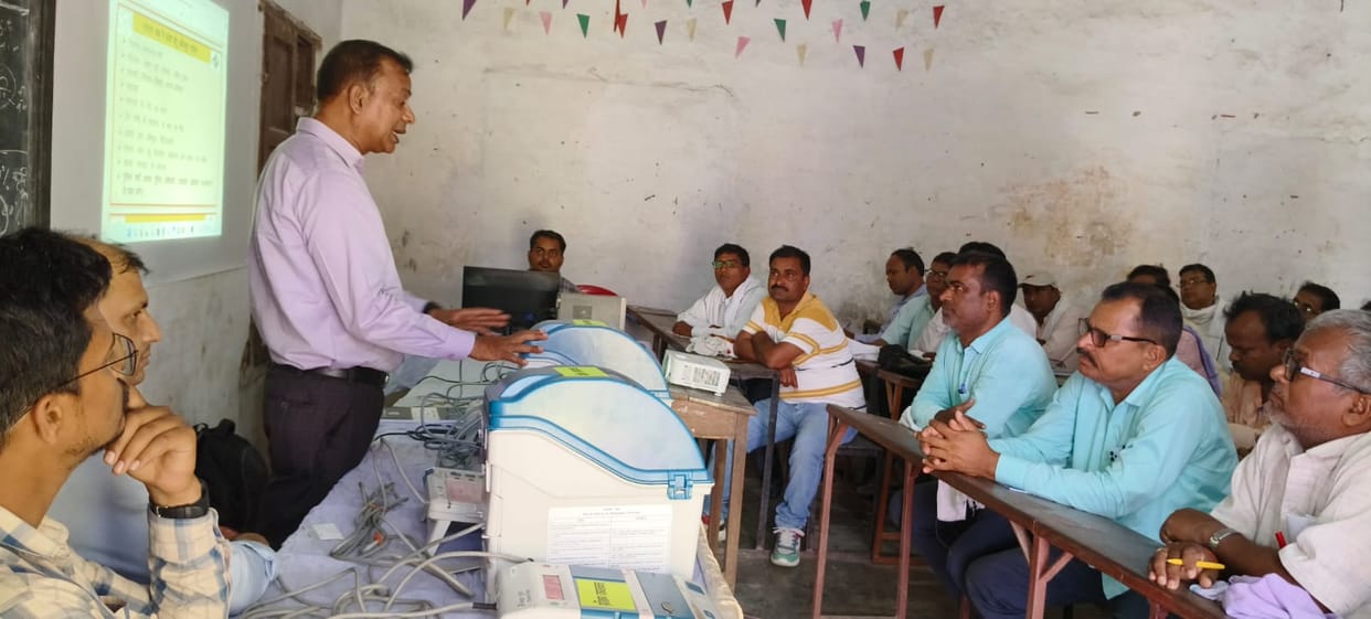 Training of polling personnel started, 28 personnel absent on the first day