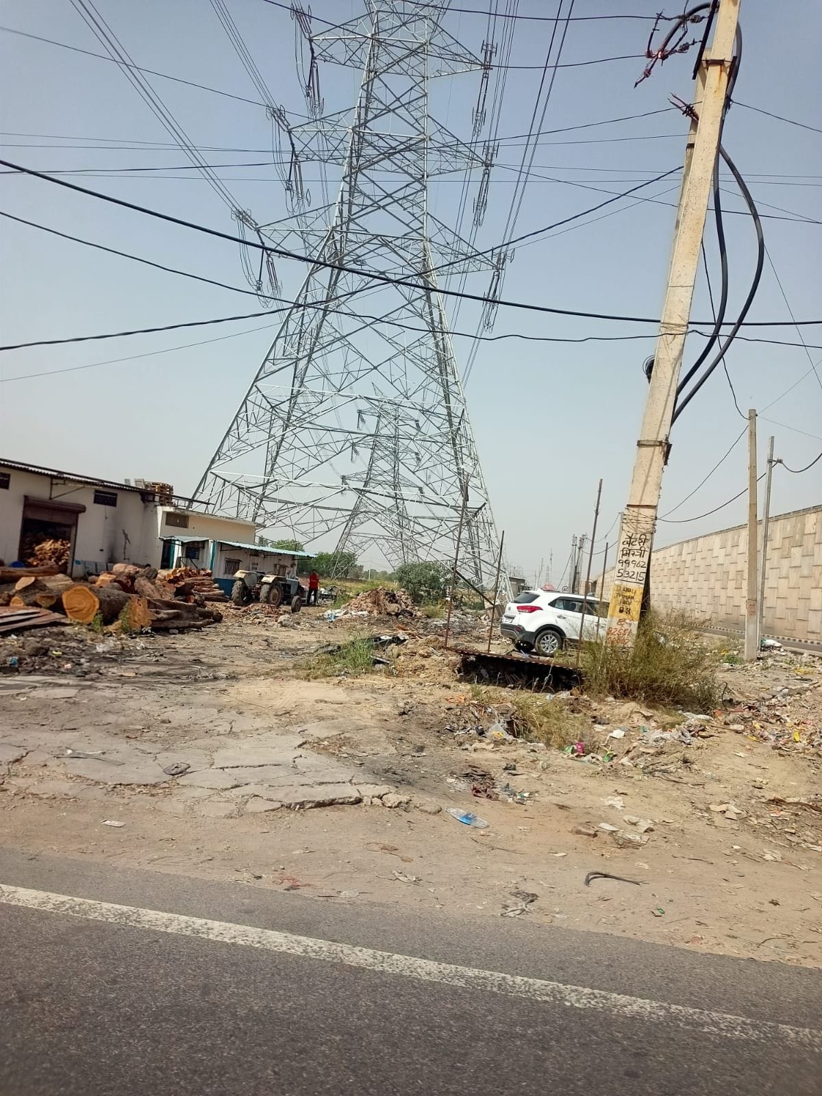 Thieves cut 4 km long high tension line