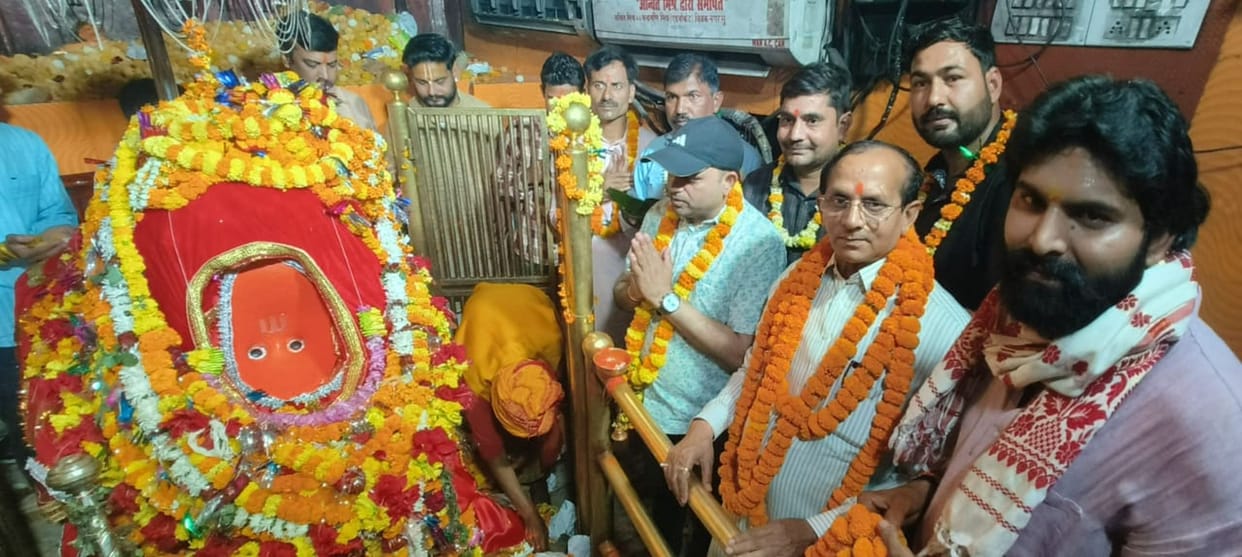 Crowd gathered in temples for darshan and worship on Hanuman Jayanti